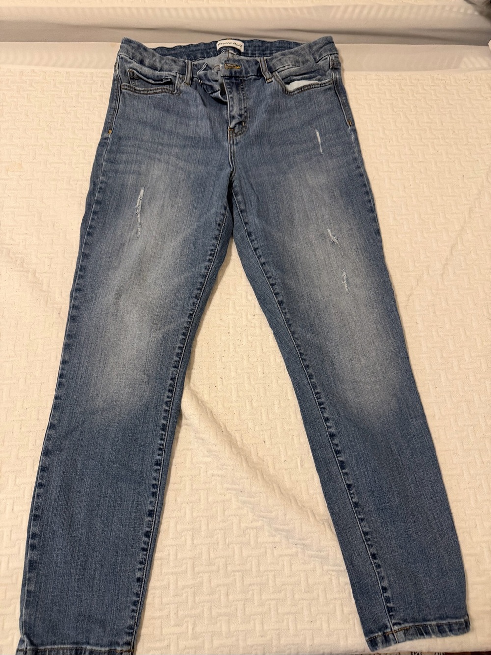 Studio Blue classic Women's Light Blue Distressed Skinny Jeans